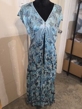 Cabernet Light Blue Floral V-Neck Maxi Silk Robe Open Front